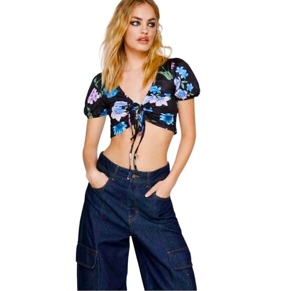 🔴2 for 30🔴 Nasty Gal top tie front cut out crop in black with floral design,8 - Picture 1 of 11